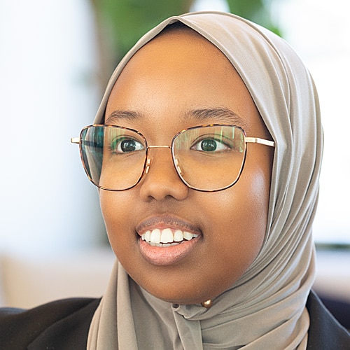 Nadira Hassan portret Nadira Hassan Raadhuis Advies